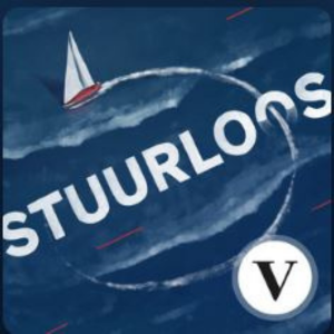 afbeelding van zeilboot in water met de naam van de podcast Stuurloos en het logo van de volkskrant